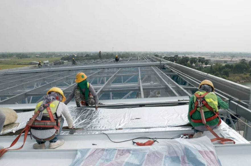 Commercial Flat Roofing: What Every Business Property Owner in NH & MA Should KnowÂ